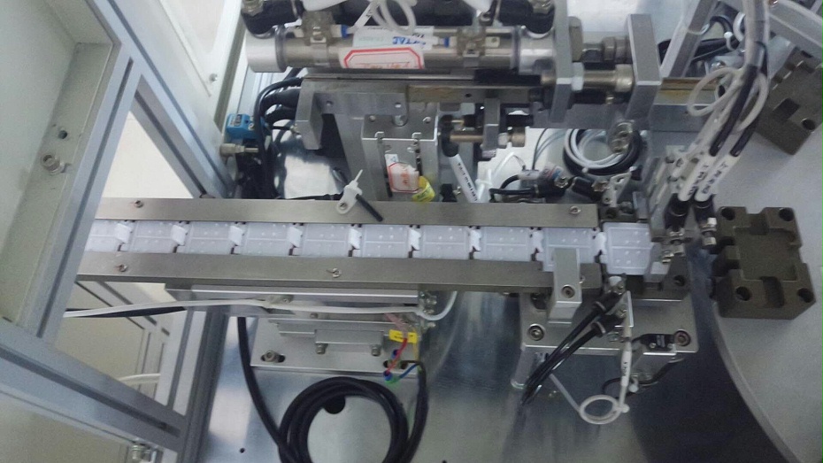 電池蓋自動(dòng)組裝機(jī)結(jié)構(gòu)