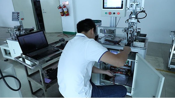 臺式自動點(diǎn)膠機(jī)