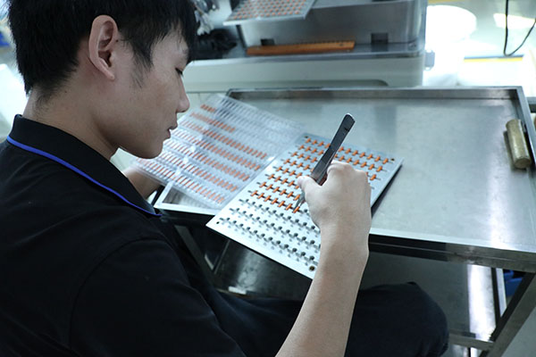 自動(dòng)點(diǎn)膠機(jī)價(jià)格多少錢