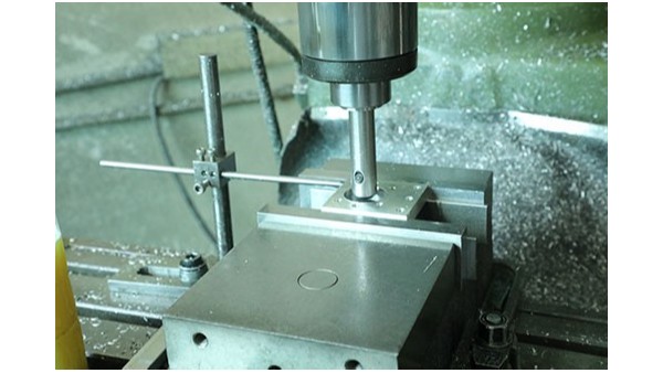 重慶臺式四軸點(diǎn)膠機(jī)